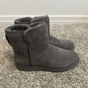 New UGG Cory II Shearling Lined Gray Suede Boots Women’s Size 9 S/N 1125792